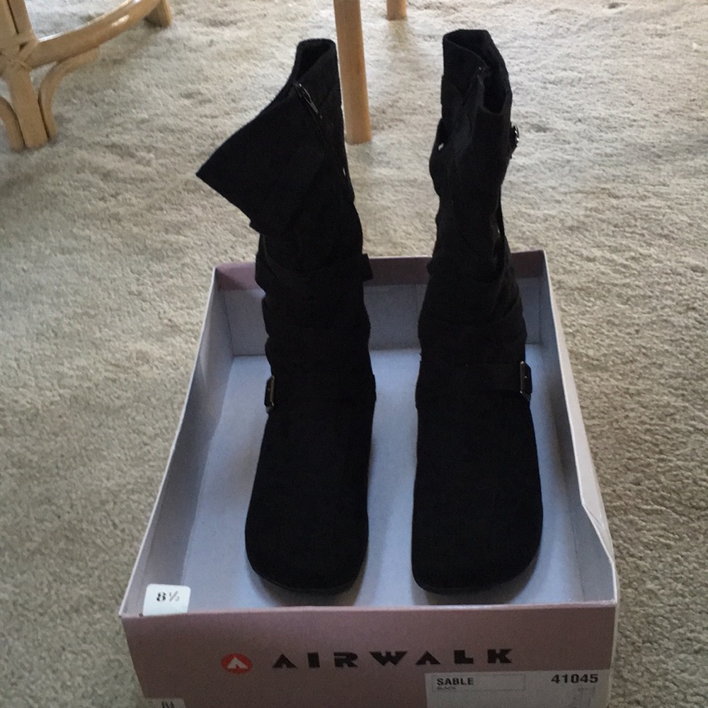 Black airwalk boots